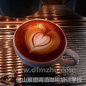 壓紋郁金香咖啡拉花、拿鐵作品